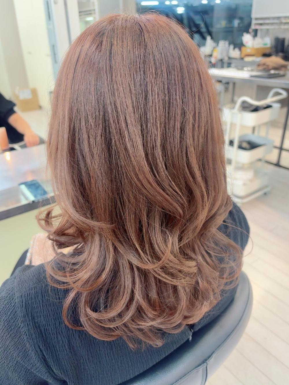 セミロング　巻き髪