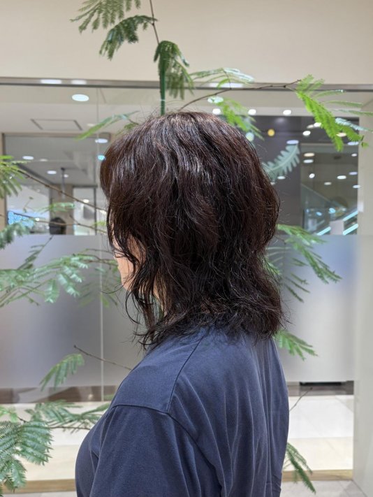 くせ毛をカットでデザインに！