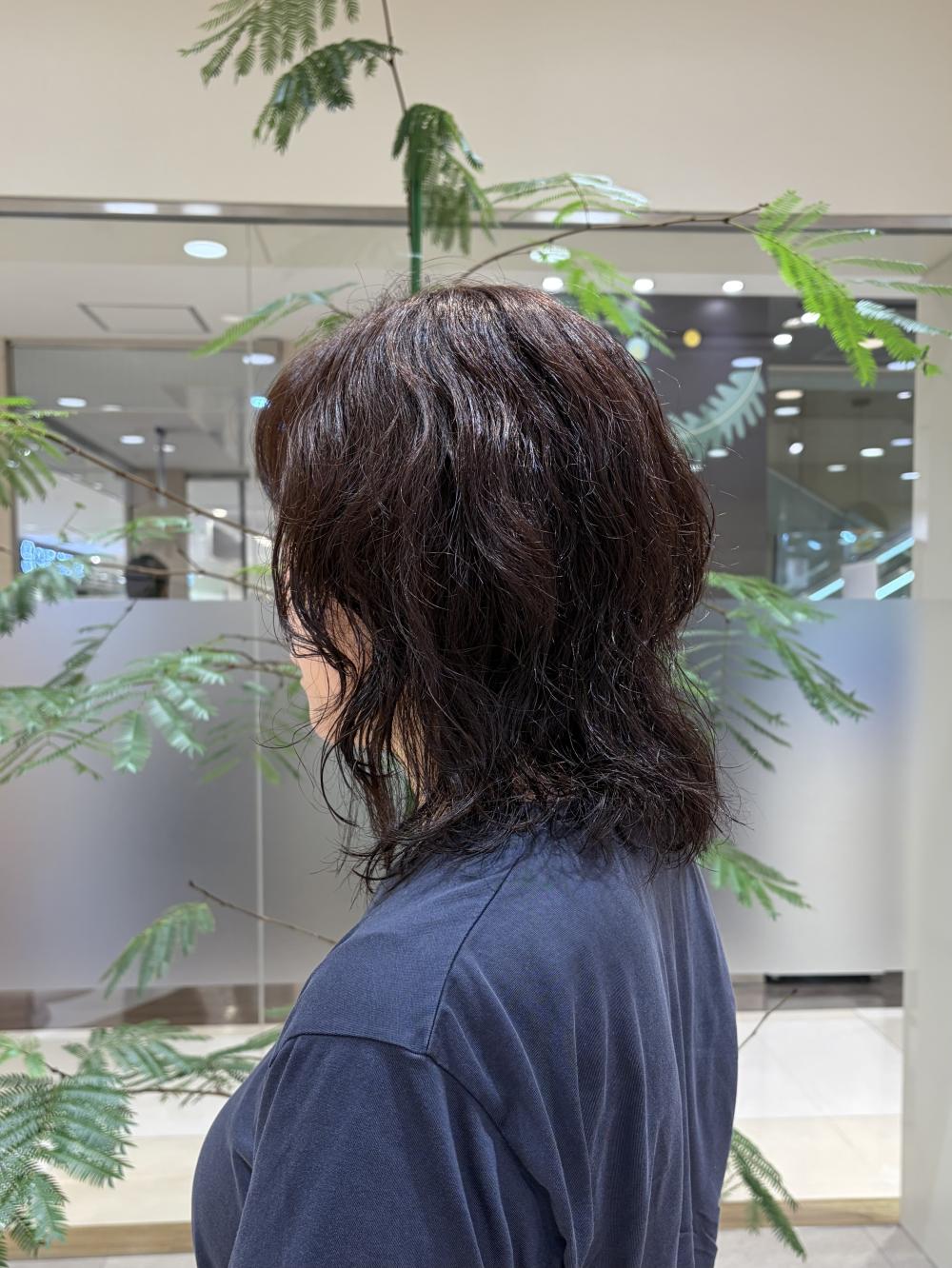 くせ毛をカットでデザインに！
