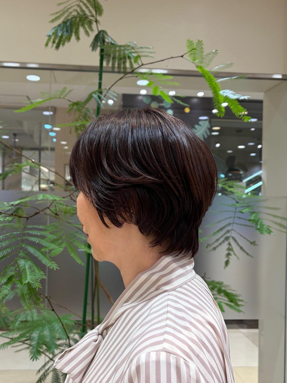 くせ毛の方でも扱いやすいショートに！