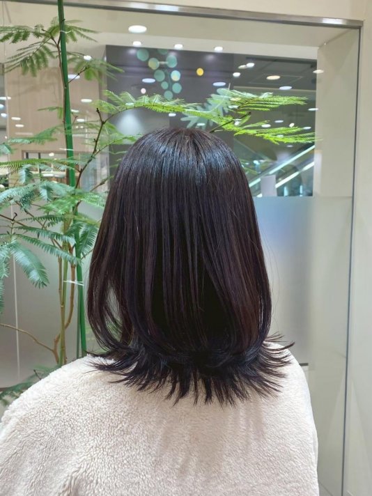 外ハネくびれミディ×艶カラー