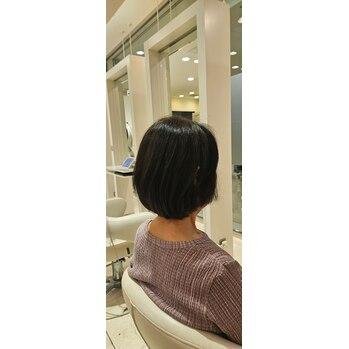前上がりコンパクトボブ