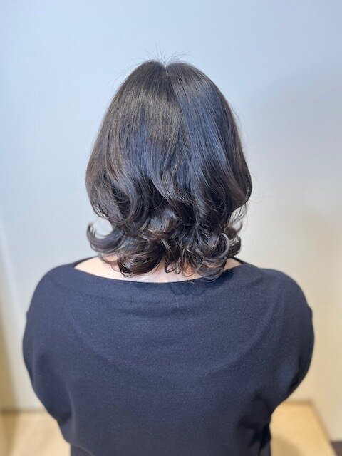 ２０代３０代４０代大人かわいいパーマひし形外ハネミディアム