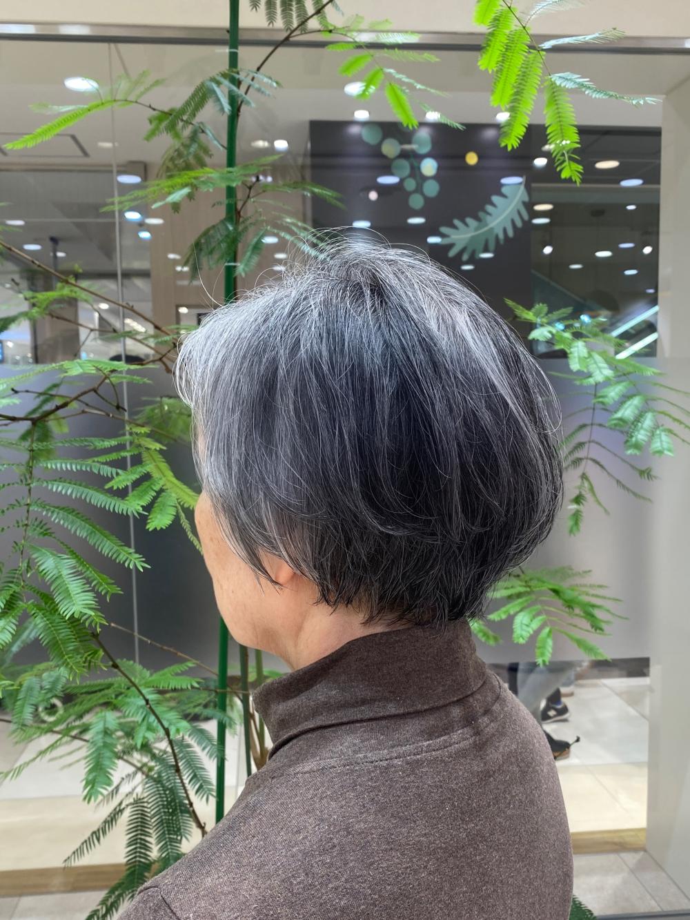 ボリュームのあるショートヘア