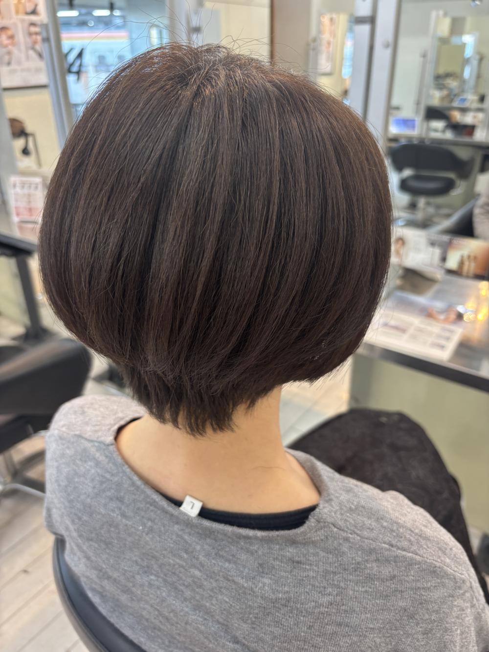 ショートボブ