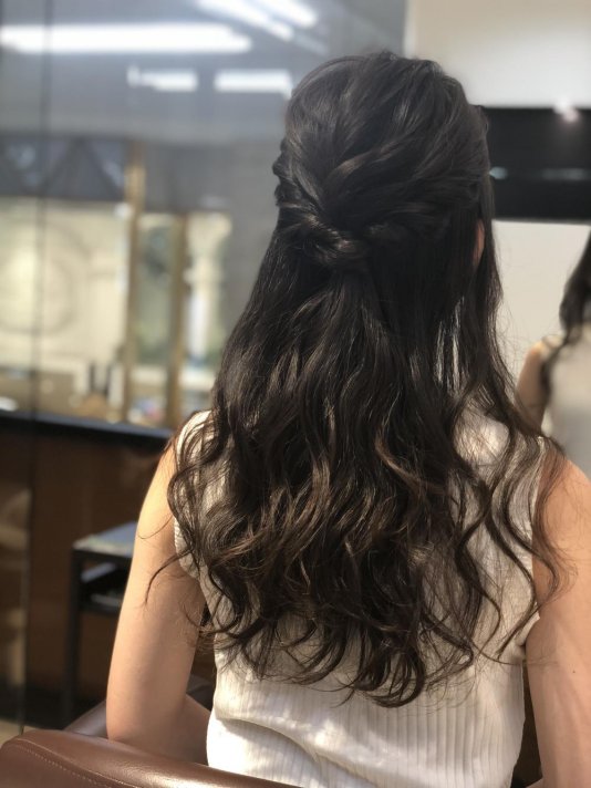 ロングヘアーアレンジスタイル