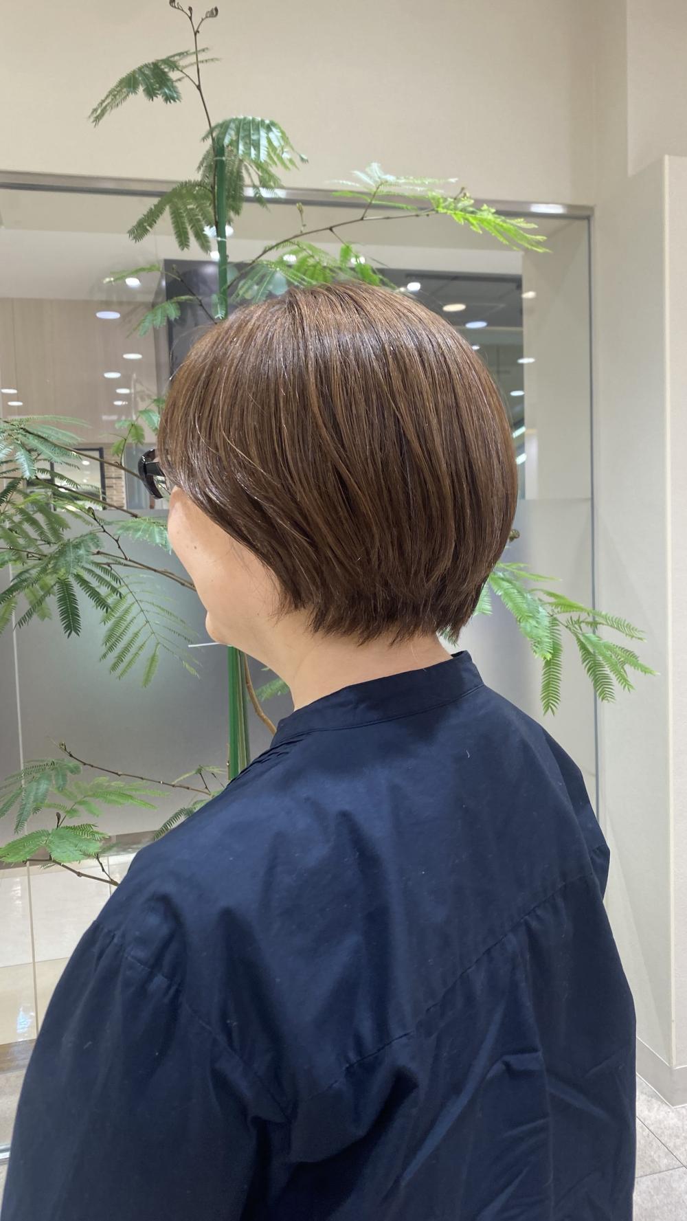 ショートボブ×白髪ぼかし