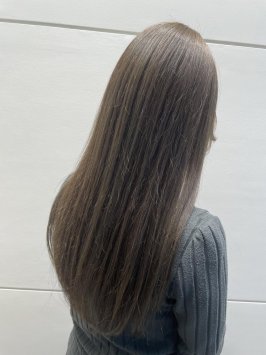 オリーブベージュ