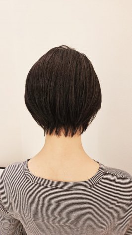 大人可愛い20代30代40代黒髪前下がりボブ小顔丸みショート