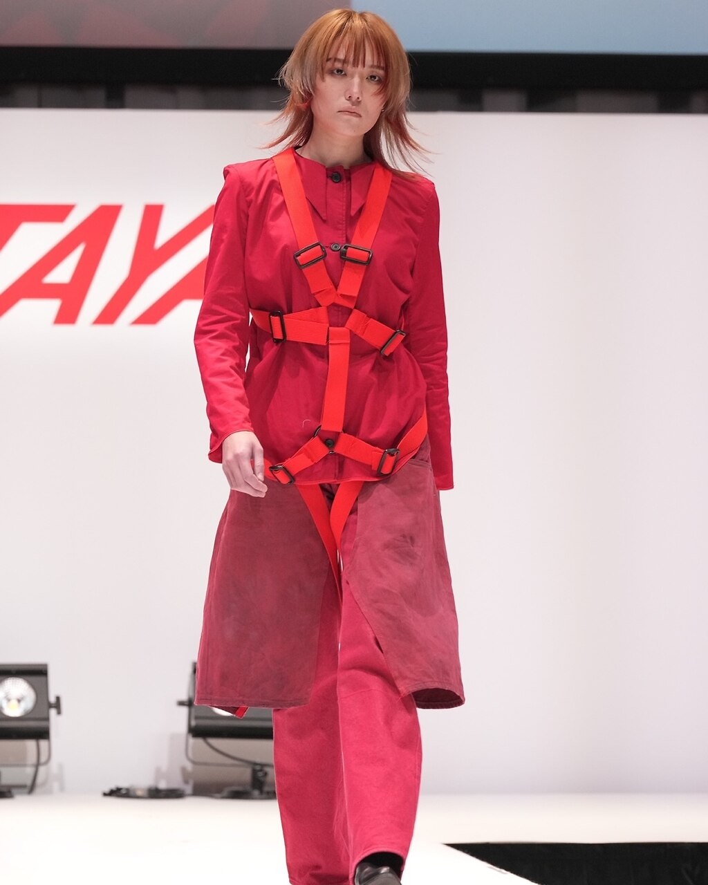 ☆小顔レイヤーカット☆インナーカラーのレッド添えて☆