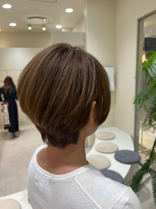 ショートボブ